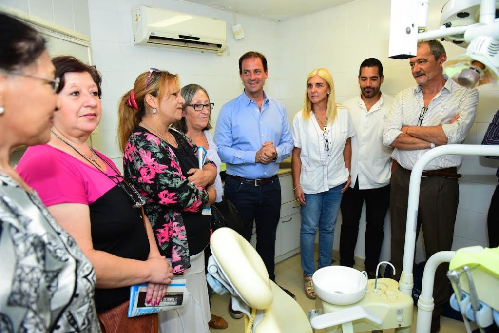 El programa “Escobar Sonríe” entregó prótesis dentales a 90 vecinos