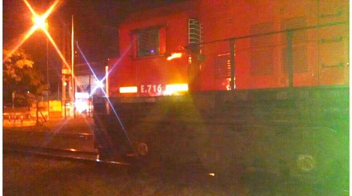 Tragedia en las vías: un chico de 20 años discutió con su novia y se tiró bajo el tren