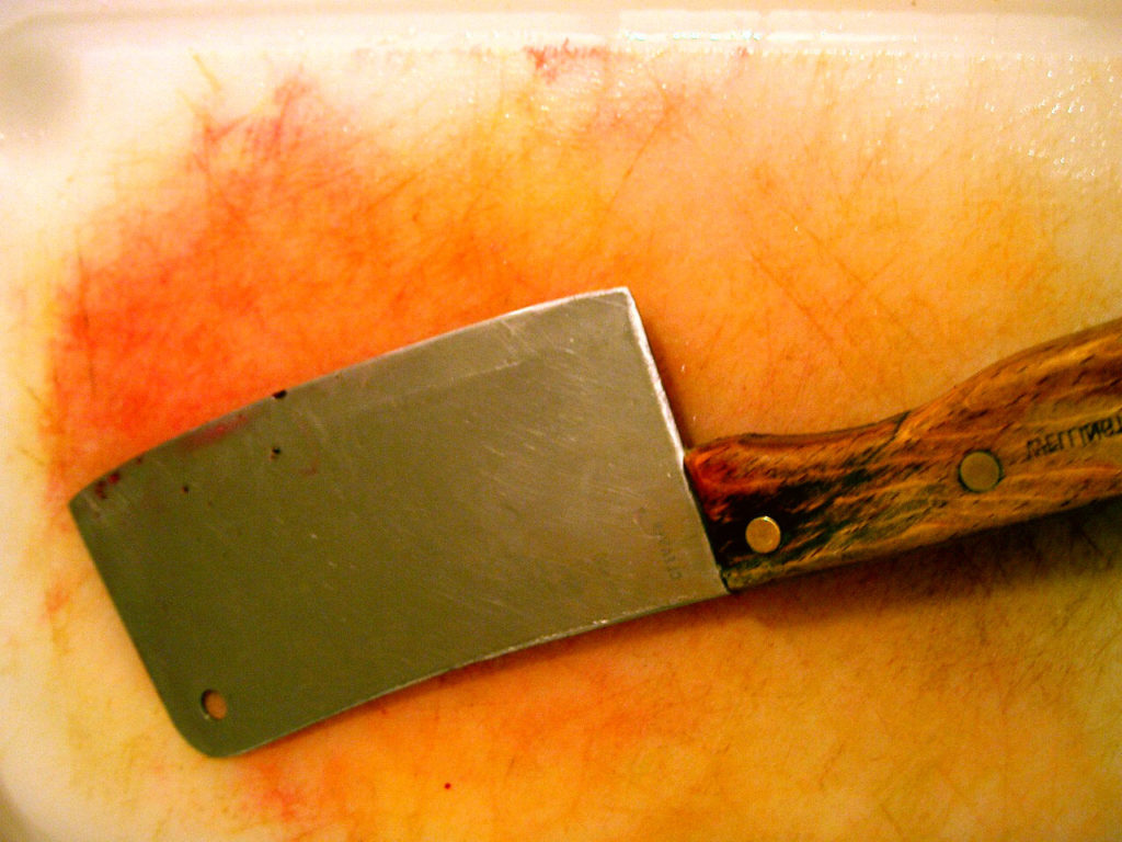 Adolescente de 14 años asalta una casa armado con un cuchillo de carnicero