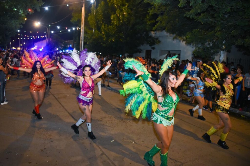 Vuelven los corsos: comienza la tercera edición del Carnaval de la Flor