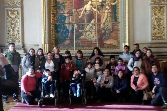 Jornadas inclusivas: 40 vecinos con discapacidad visitaron el Teatro Colón