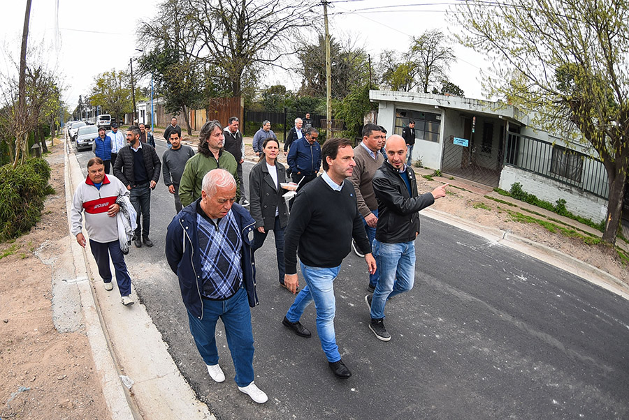 El intendente supervisó obras de asfalto en Garín y Belén