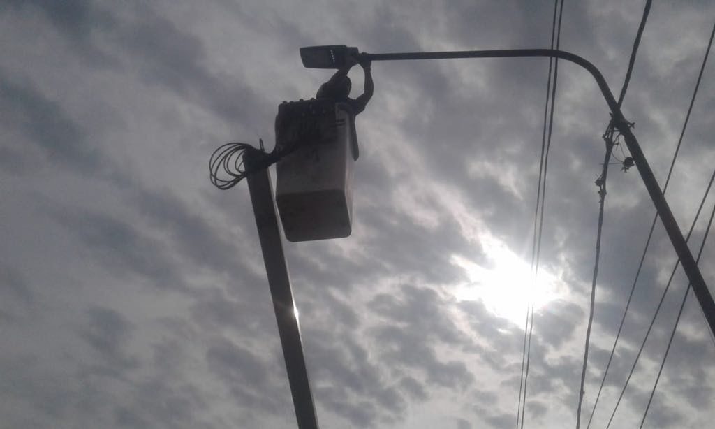 Garín: instalan luminarias LED en la calle Rivadavia