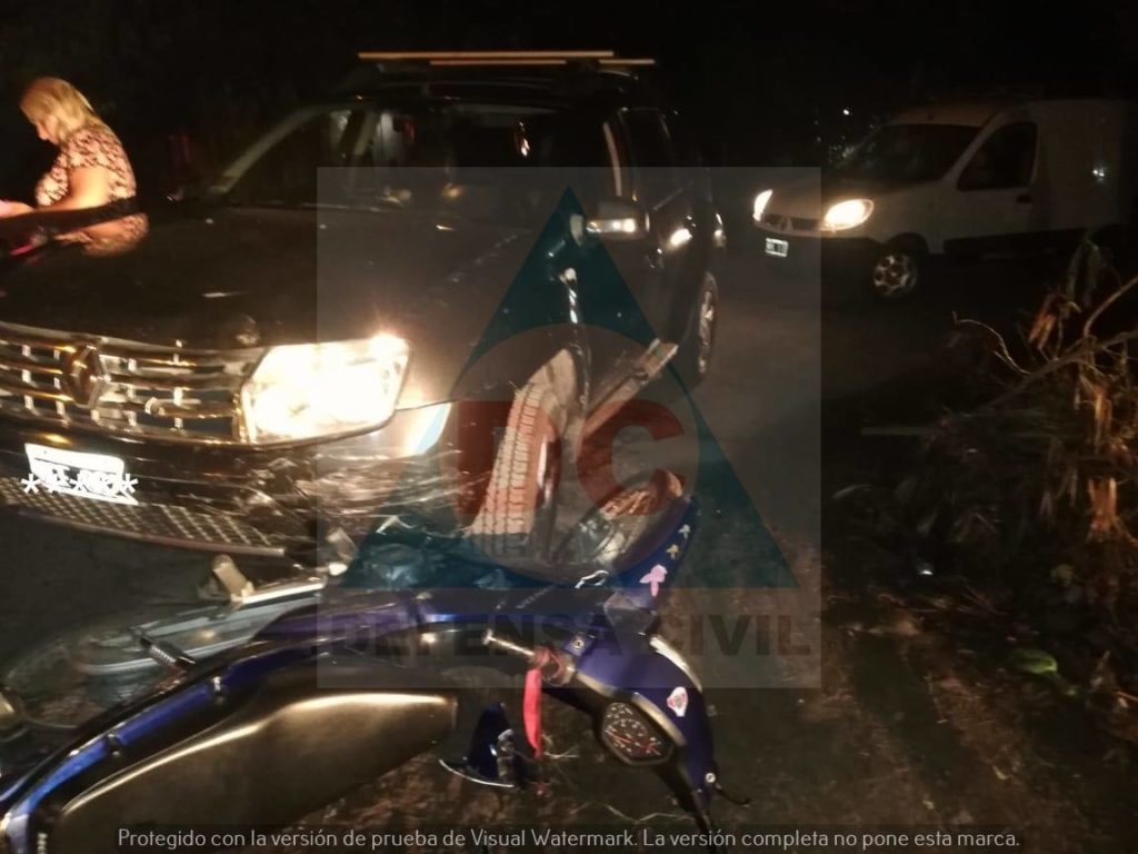 Un auto aplasta a una moto en Maquinista Savio