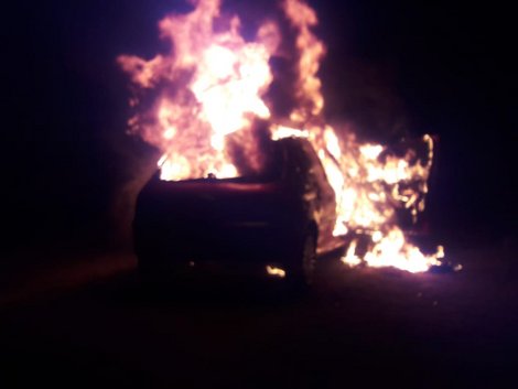 Otro vehículo en llamas: incendio reduce a cenizas un auto que iba a Cardales