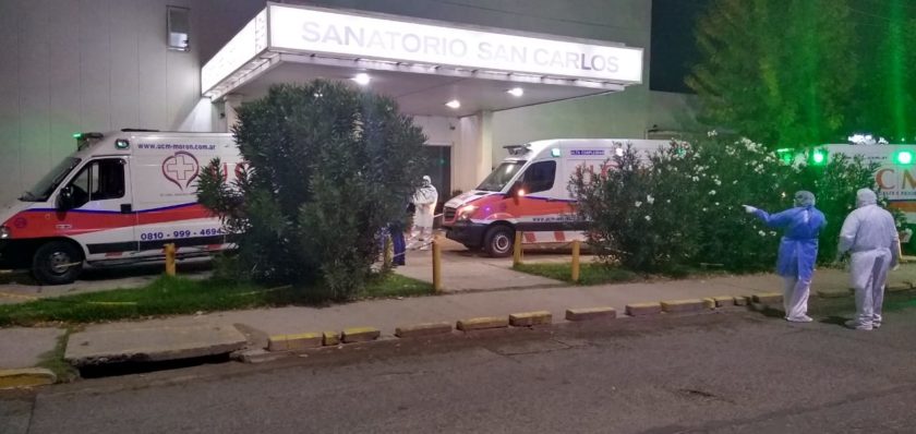 URGENTE: trasladan a los pacientes de la Clínica San Carlos luego de la ola de contagios de coronavirus