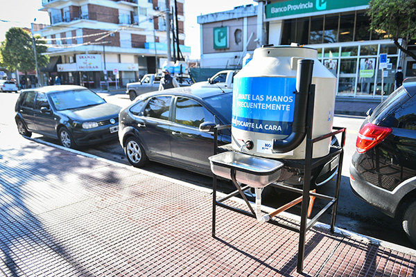 Coronavirus: la Municipalidad instala tanques de agua comunitarios para extremar las medidas de higiene