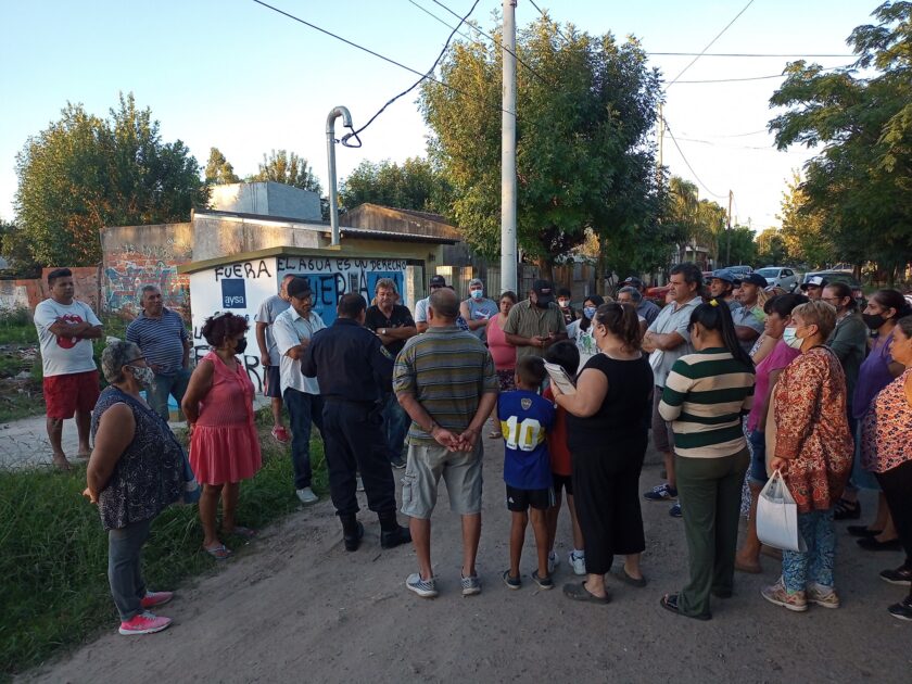 Protesta de vecinos por falta de agua en Garín: «La Municipalidad brilló por su ausencia»