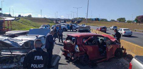 Accidente múltiple en Panamericana involucra a 4 vehículos y deja 3 personas heridas