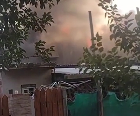 Voraz incendio destruyó una vivienda: piden colaboración para la familia que perdió todo