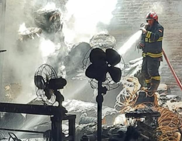 URGENTE – Se incendia un depósito en Matheu